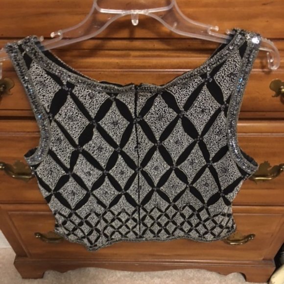 Beautiful Formal Top Size Large Silk - Picture 2 of 8